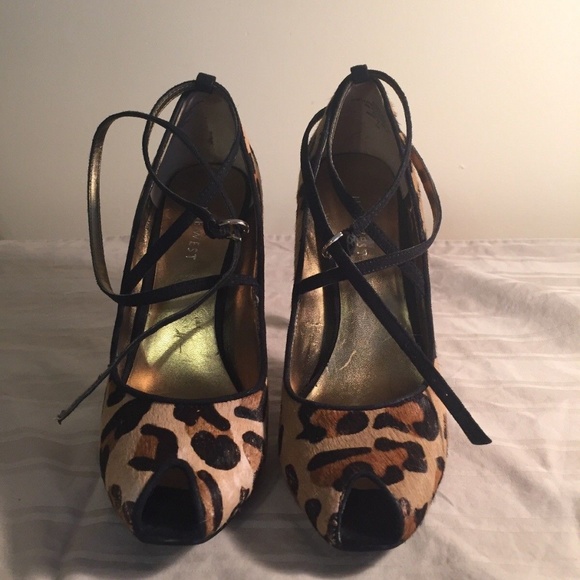 Nine West leopard pony hair heels w/ankle strap - Picture 1 of 6